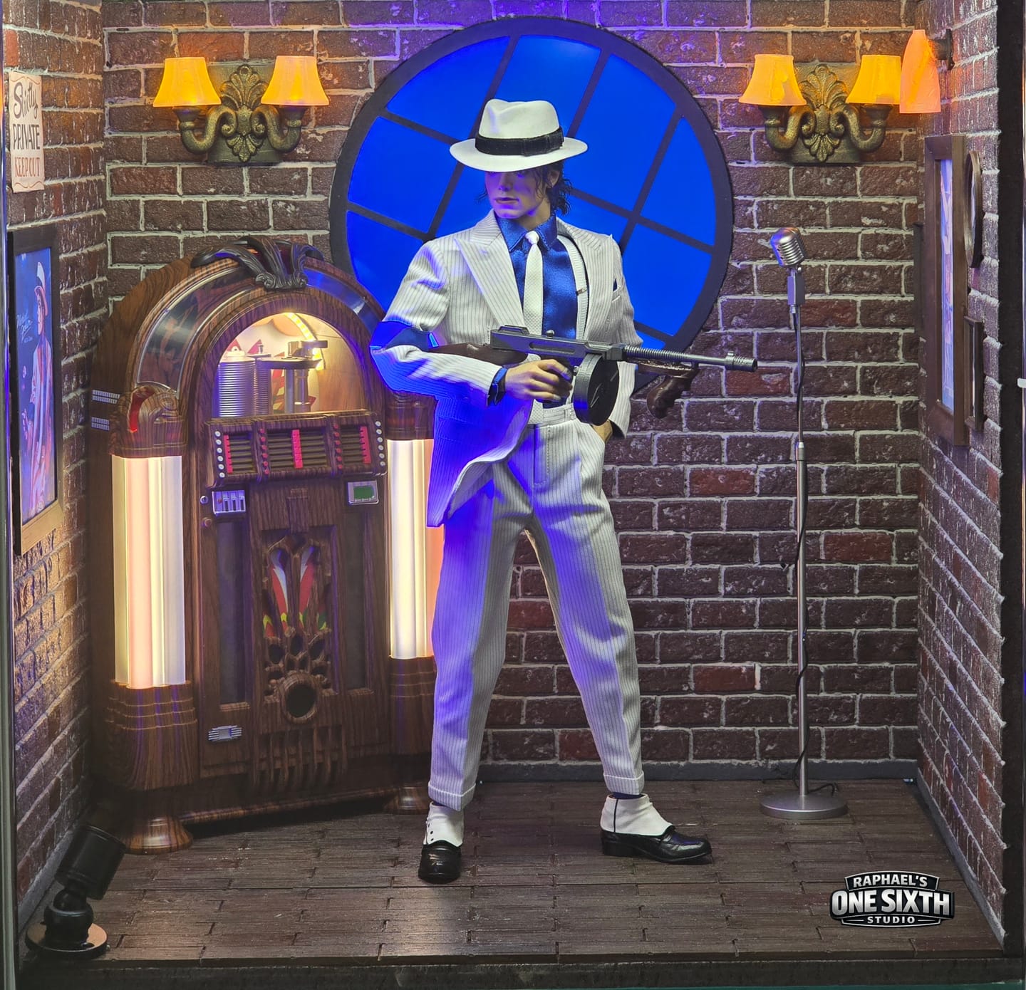 Customer photo review of MJ - Smooth Criminal 1/6 Collectible Figure