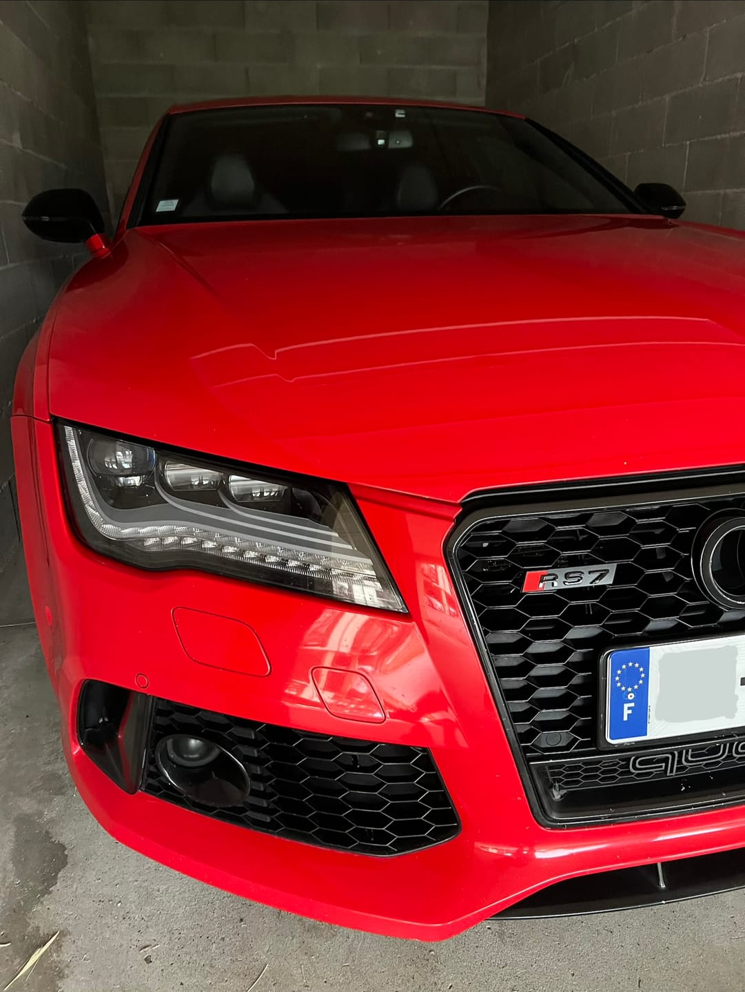 Customer photo review of Logo / Badge Audi RS3 / RS4 / RS5 / RS6 / RS7 / RSQ3 / RSQ8 Noir