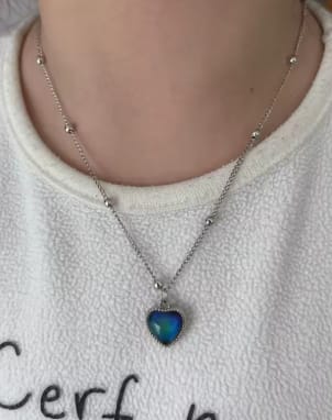Customer photo review of Collar Corazón Cambia Color
