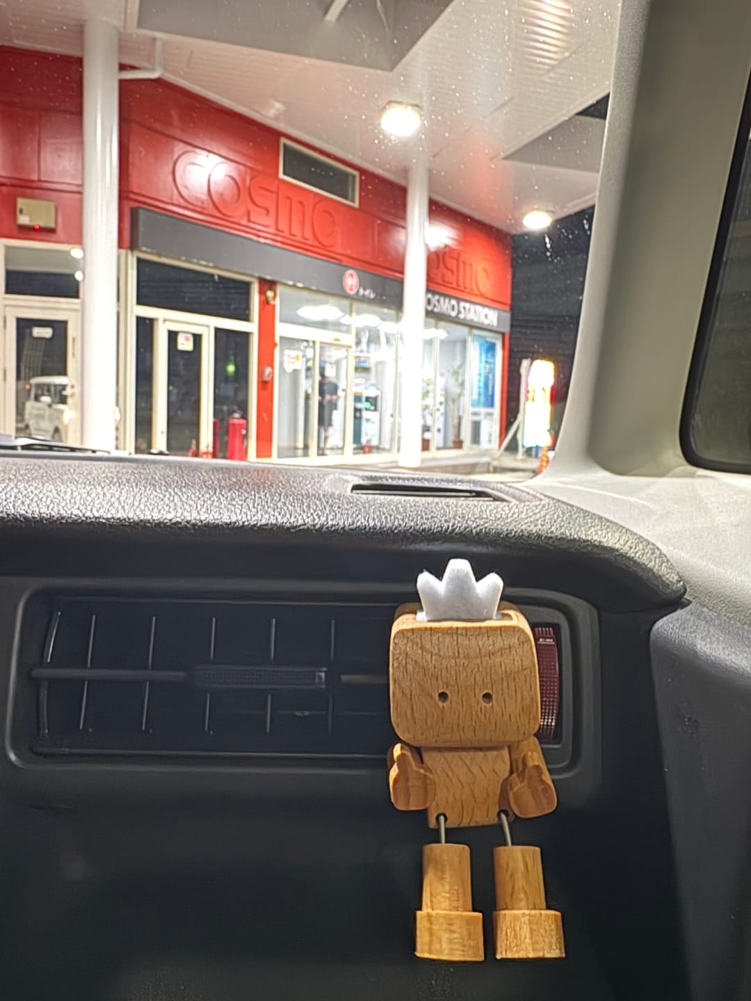 Customer photo review of Wobbling Guy Wooden Car Diffuser