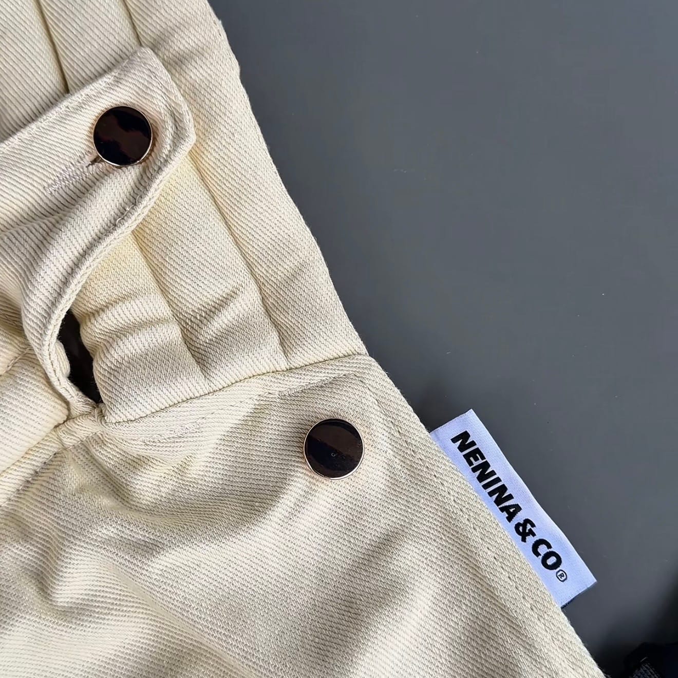 Customer photo review of Mochila de Porteo Ergonómica HUG Beige | Nenina & Co