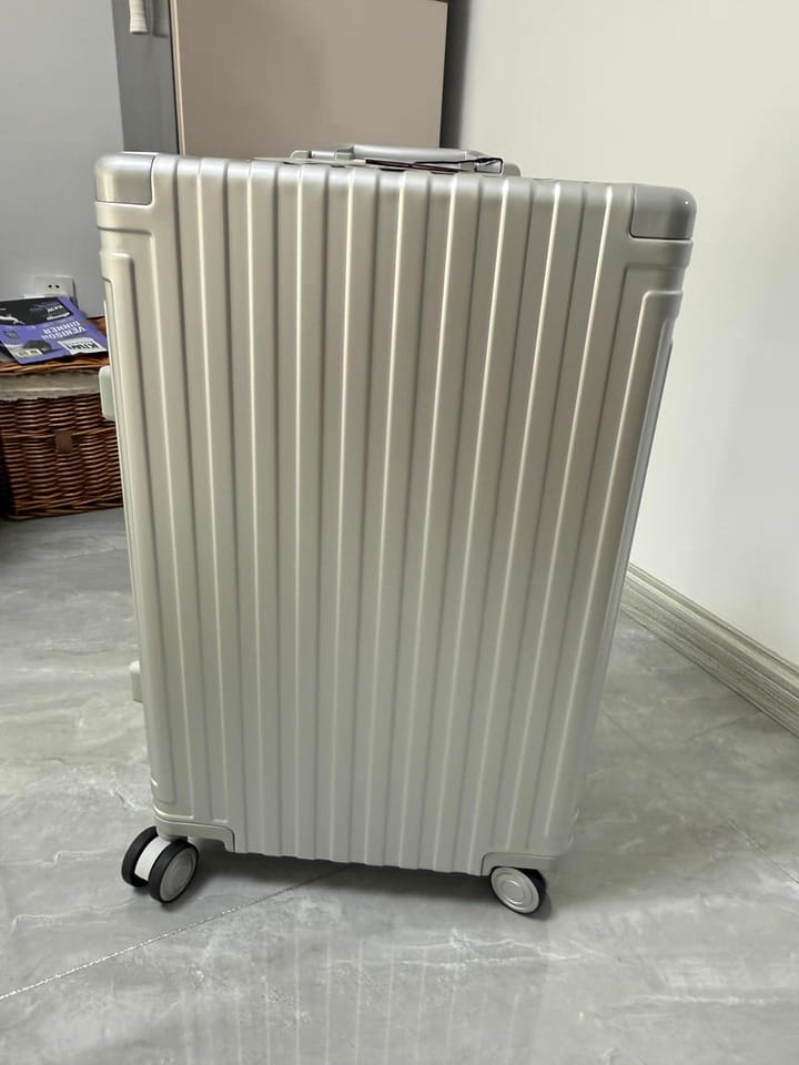 Customer photo review of Captain Full Aluminum Carry-On