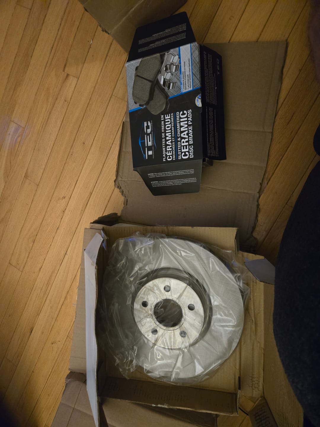 Customer photo review of Front Disc Brake Rotors And Ceramic Pads Kit For Ford Escape Connect Lincoln MKC K8T-100531