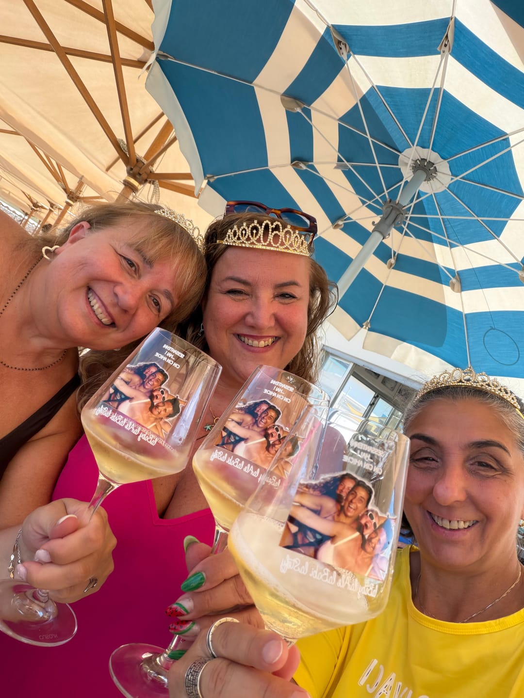 Customer photo review of Besties – Calice da vino stampato con foto per migliori amiche