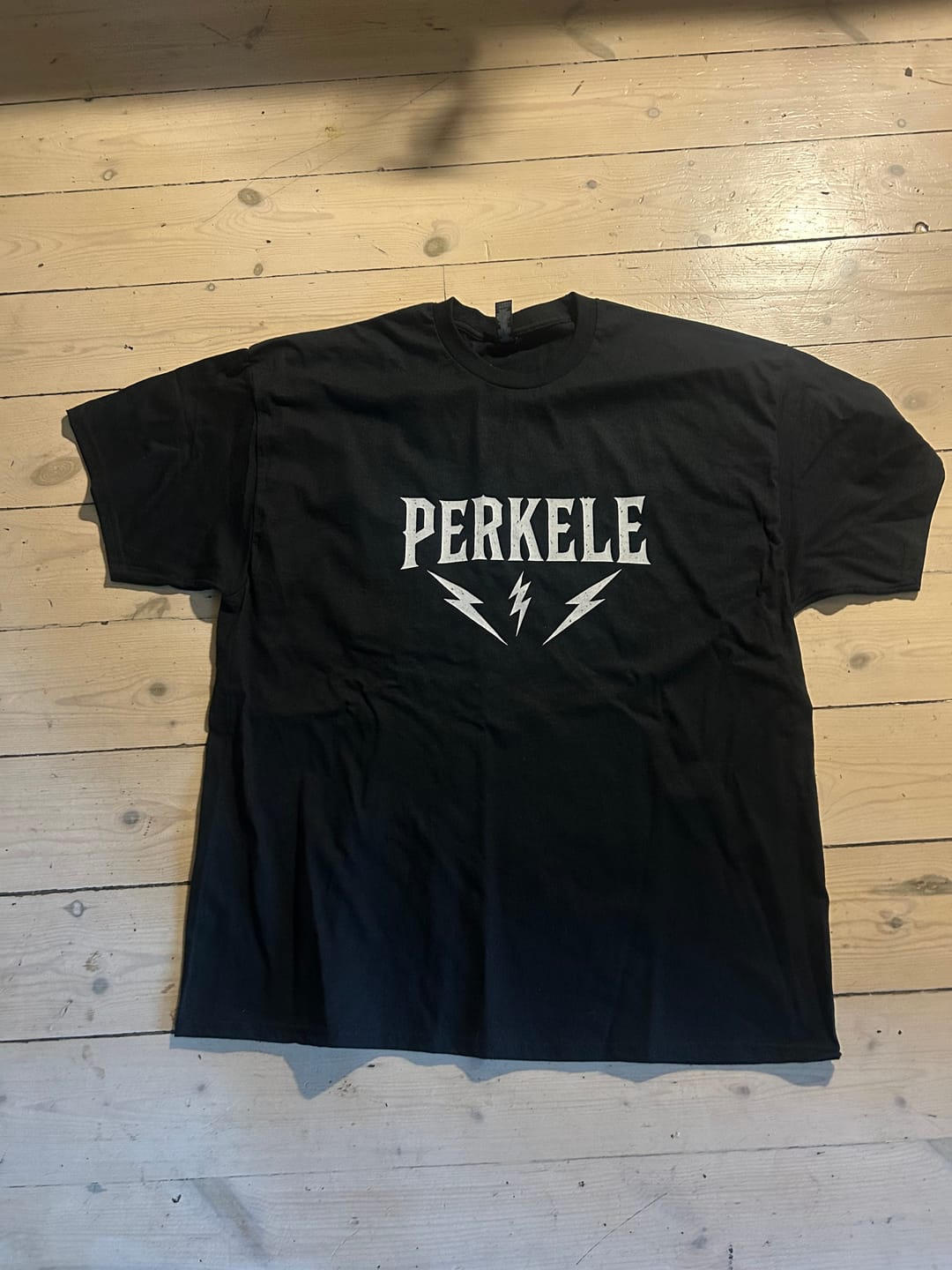 Customer photo review of PERKELE – T-shirt med blixtar - Vintage