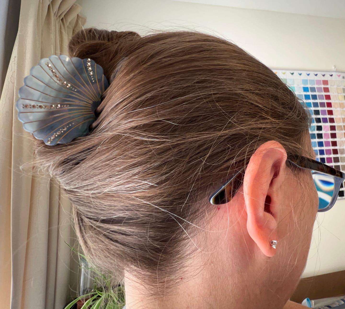 Customer photo review of Diamond Shell Hair Clip - Light Blue