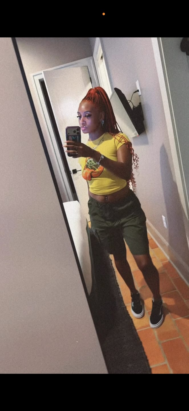 Customer photo review of Y2K Grunge Rolling Lips Baby Tee-438