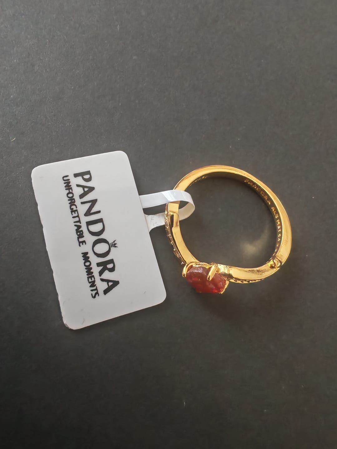 Customer photo review of ANILLO PANDORA PRINCESA DISNEY BELLA Y LA BESTIA ROSA ENCANTADA ORO 14K