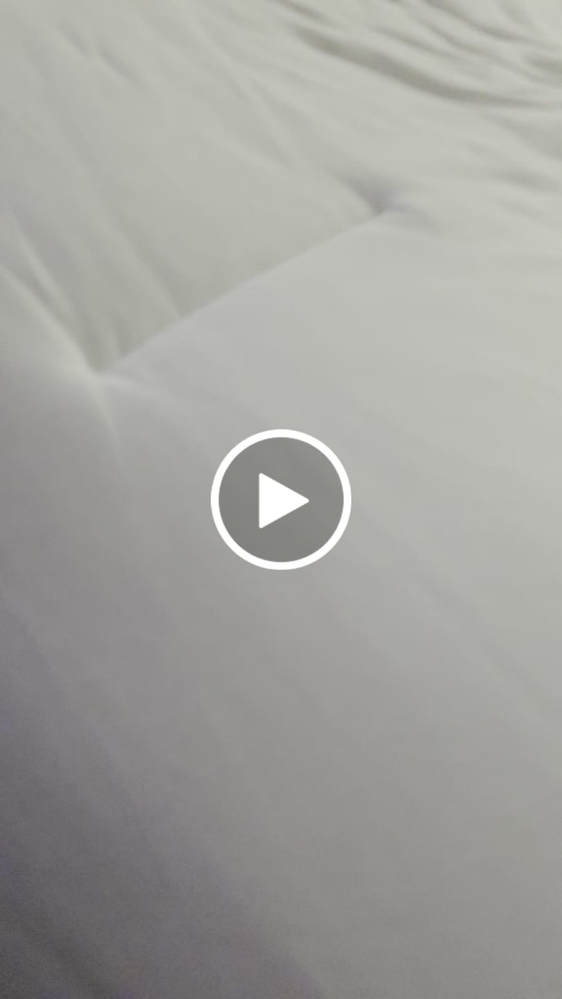 Customer video review of MarshMellow Comforter