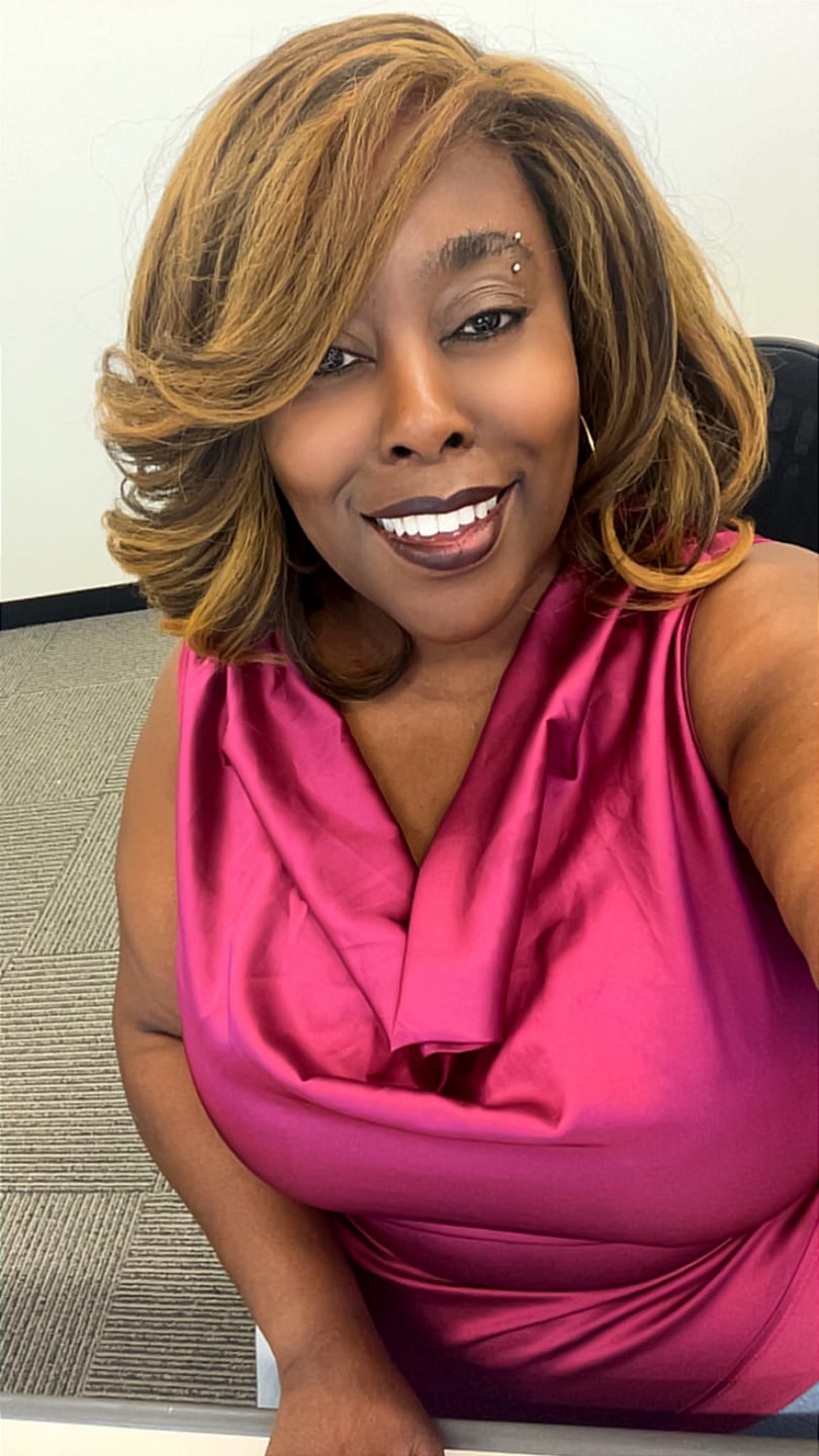 Customer photo review of Shake N Go Snatched Glueless HD 5" Deep Parting Lace Wig - JOVIE
