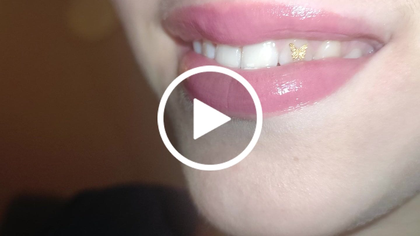 Customer video review of Butterfly Tooth Gem – 22k Gold | Twinkles