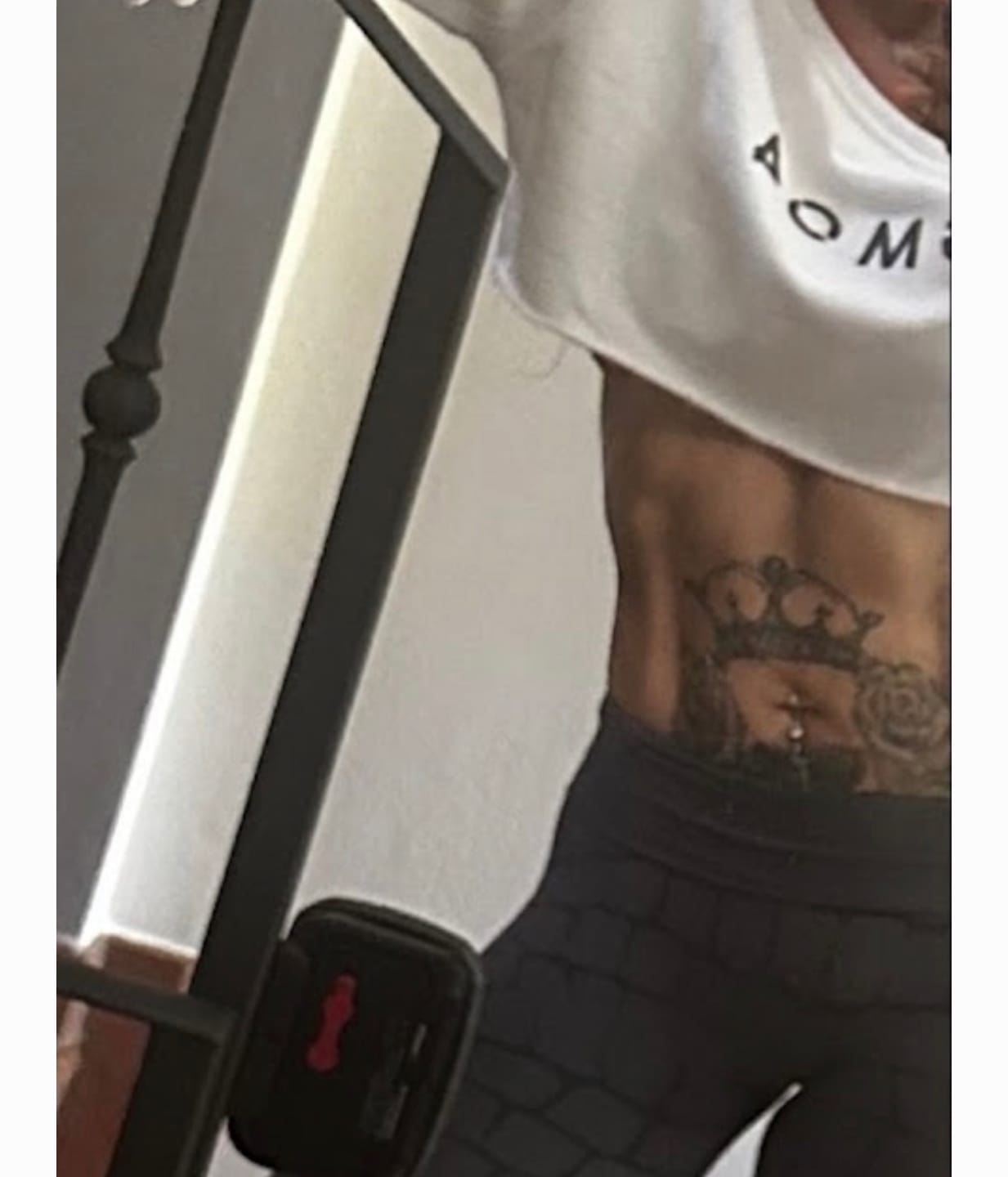Customer photo review of Felpa Mini Crop Ikonic Bianco
