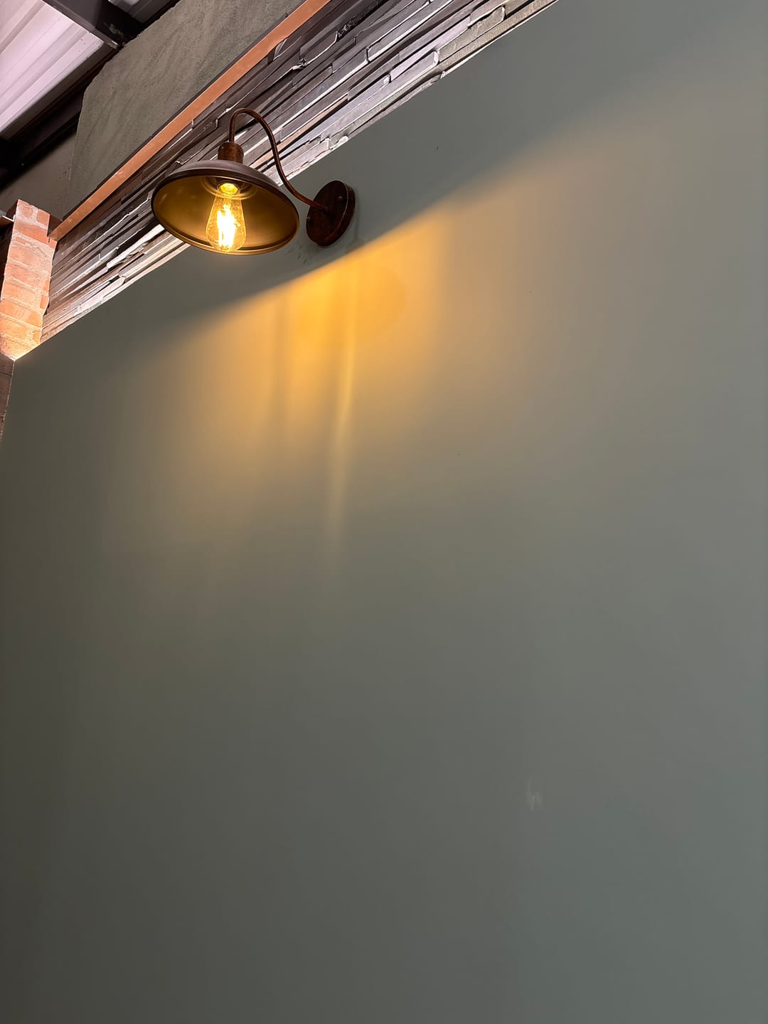 Customer photo review of Arandela de Parede Externa Vintage Estilo Industrial