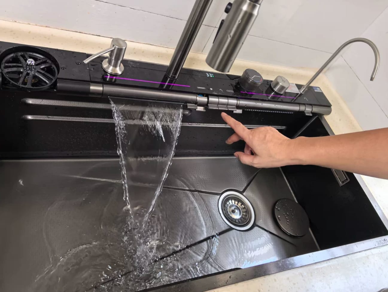 Customer photo review of Stainless steel waterfall kitchen sink, integrated faucet and multifunctional wash basin, factory high-end kitchen customization