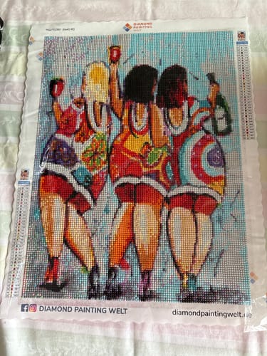Customer's Fröhliche Malerei Diamond Painting, showing three women in colorful dresses holding wine glasses.