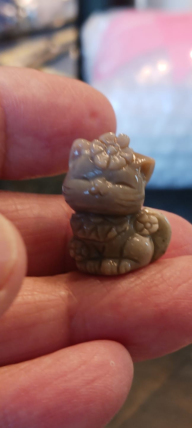 Customer photo review of Natural Crystal Alashan Agate Floral-Crowned Cat Carving