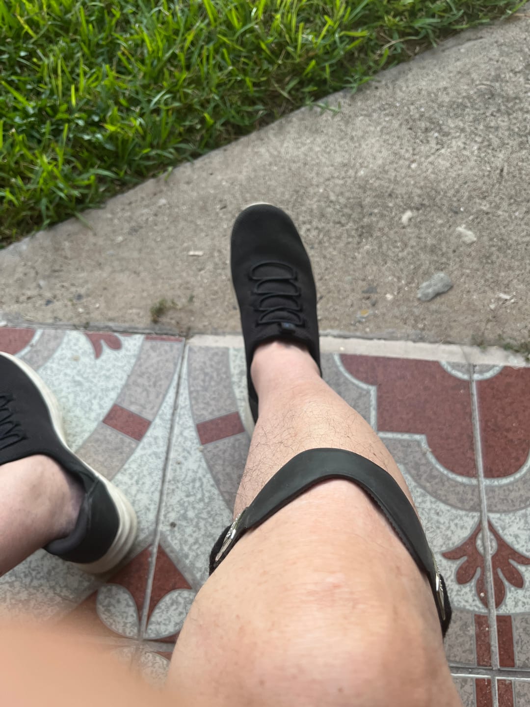 Customer photo review of Nayori Precision Strap – Knee Support That Moves With You