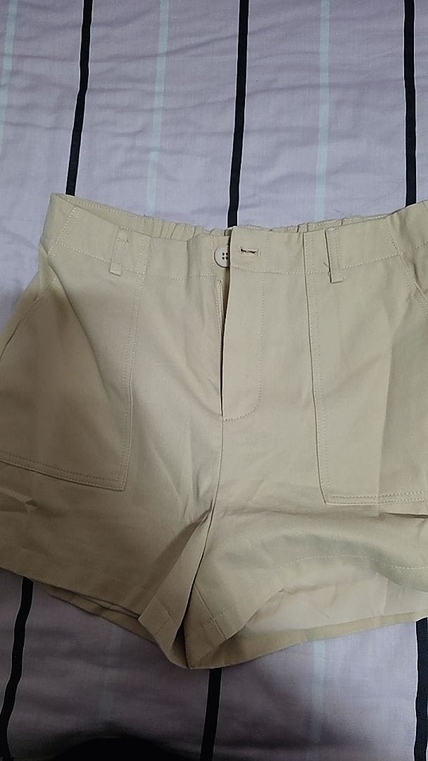 Customer photo review of Structured Panel Pocket Shorts With Waistband