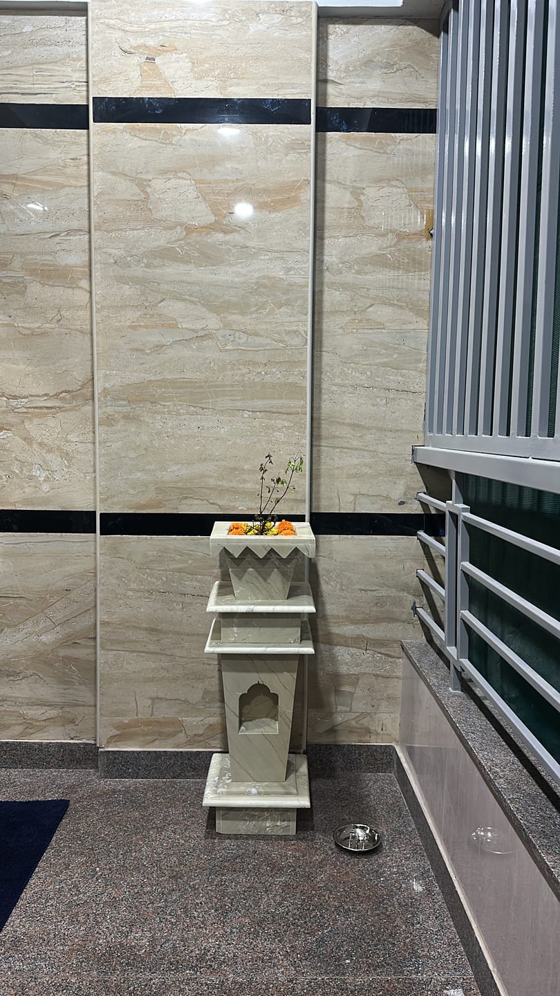 Customer photo review of Marble Tulsi Pot, Green Katni Marble - Handicraft Bazaar