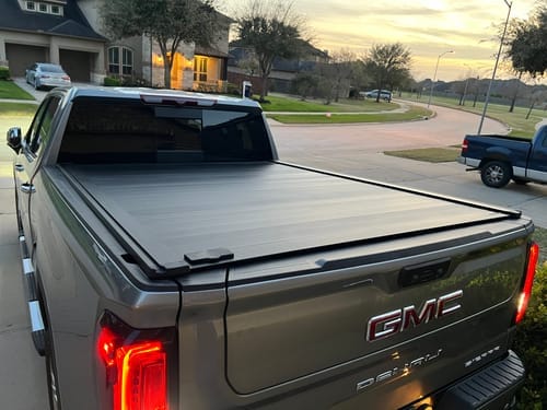 Customer photo review of RetraxPRO Xr Retractable Tonneau Cover Industrial Strength Aluminum Construction 2019 (New Body Style)-2026 Silverado/Sierra 1500 6' 7 inch Bed without Stake Pockets Standard Rails