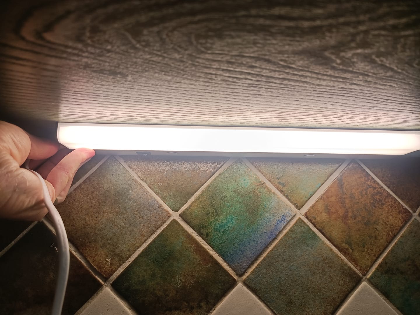 Customer photo review of OSRAM LINEAR LED FLAT ECO Unterbauleuchte, 5W, 3000K, Warmweiß