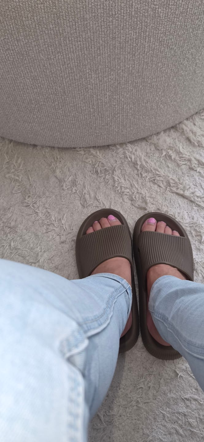 Customer photo review of HappyFlops Nordics