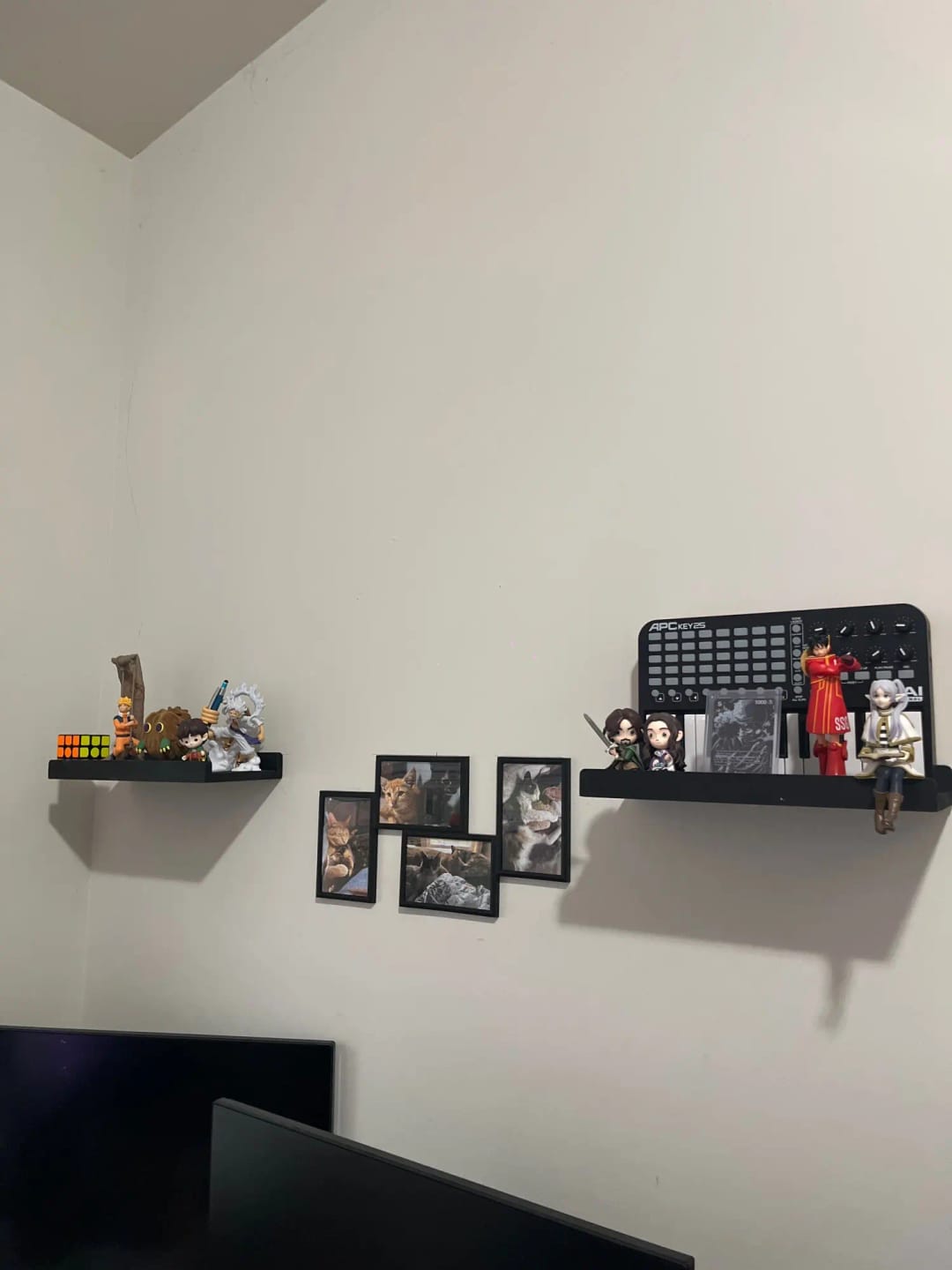 Customer photo review of Juego de 2 Estantes Flotantes de Madera Rústica de Pared Hogaris™