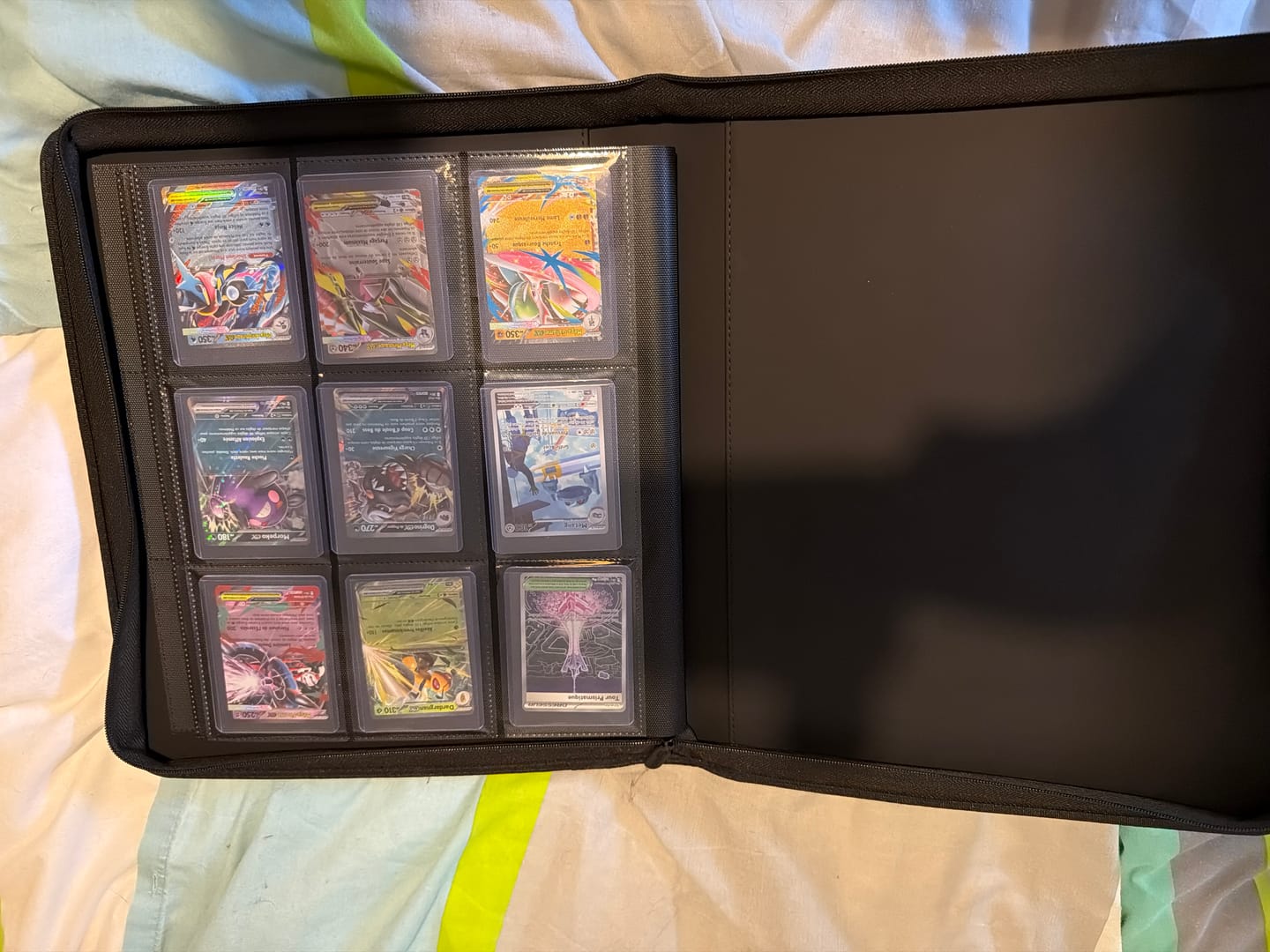 Customer photo review of Phoenix Shield – Zip Album Deluxe 9-Pockets – 360 cartes pour Toploader