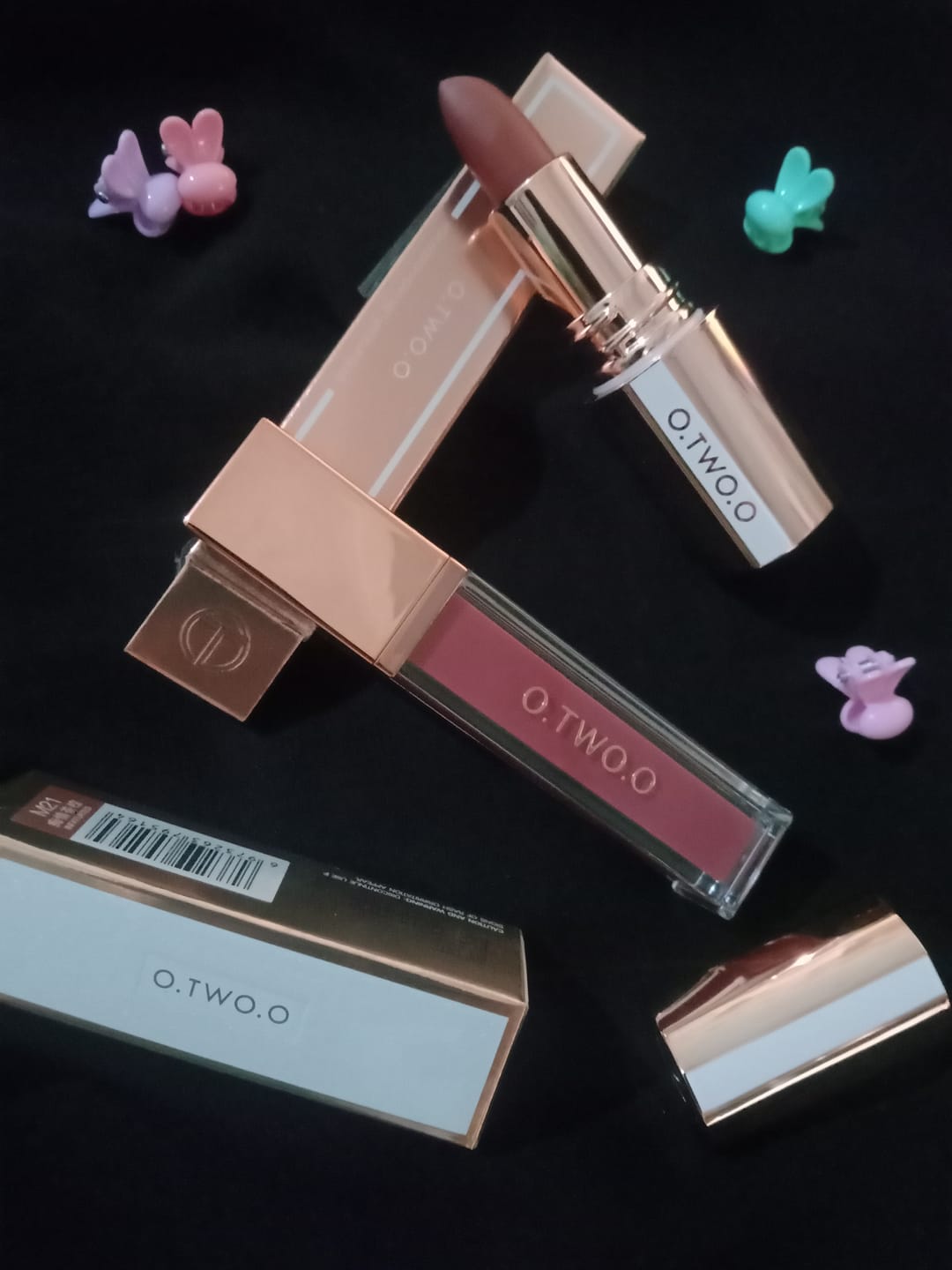 Customer photo review of O.TWO.O MISTY KISS LOCK COLOUR MATTE LIPSTICK