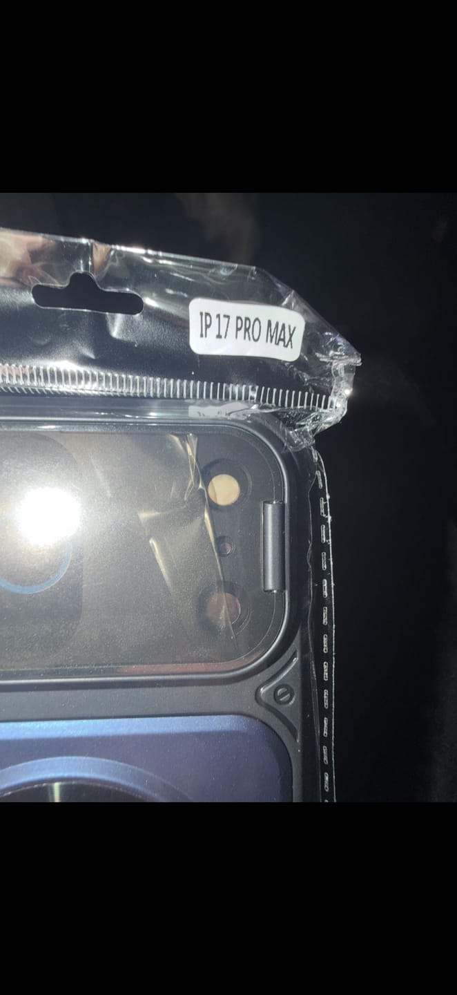 Customer photo review of MagSafe Magnetic Case with Camera Lens Cover & Invisible Stand for iPhone