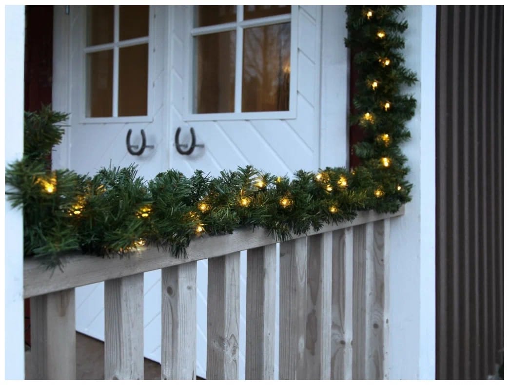 Customer photo review of 🏆2026 HOT SALE💥 Pre-lit Christmas Cedar Garland