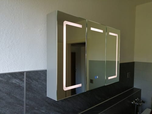 Customer photo review of SONNI 3 Türiger Spiegelschrank Bad mit Beleuchtung LED Badezimmer Spiegelschrank mit Anti-Beschlag, Steckdose, 3 Lichtfarben, Dimmbar, Vollständig Montiert