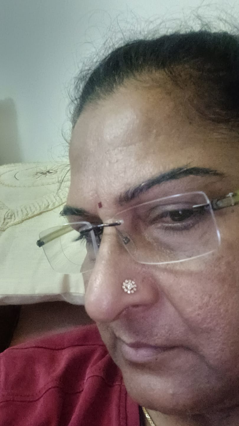 Customer photo review of Cubed Halo Bead Screw Nose Pin