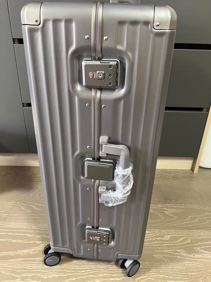 Customer photo review of Captain Aluminum Frame Check-In