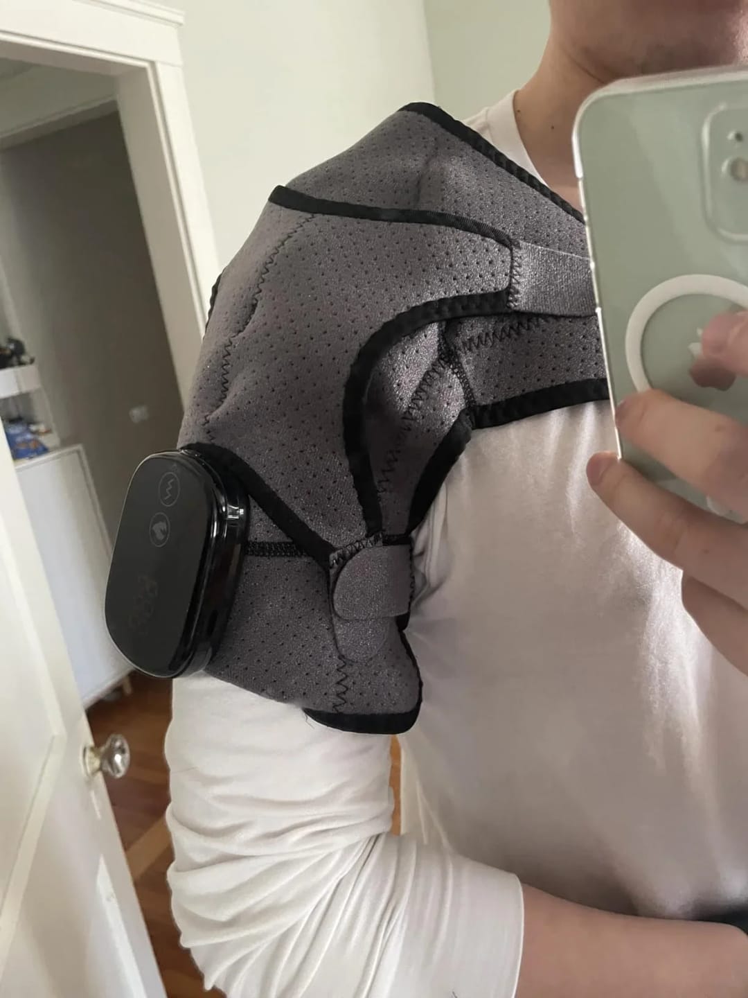 Customer photo review of Wisemed Shoulder Massager
