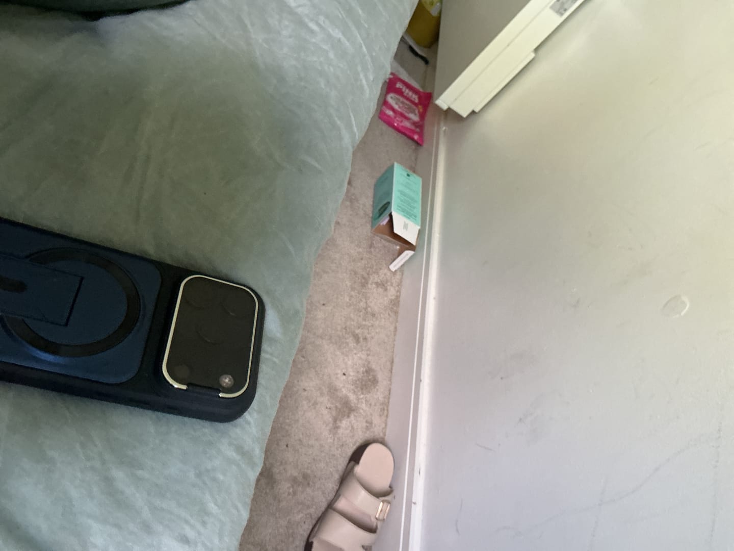 Customer photo review of MagSafe Magnetic Case with Camera Lens Cover & Invisible Stand for iPhone