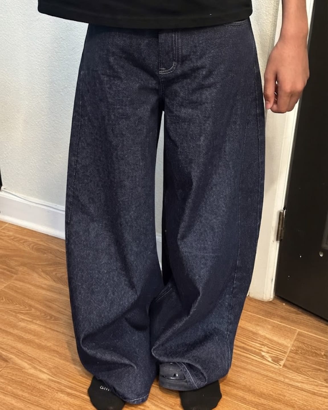 Customer photo review of DARK BAGGY JEANS