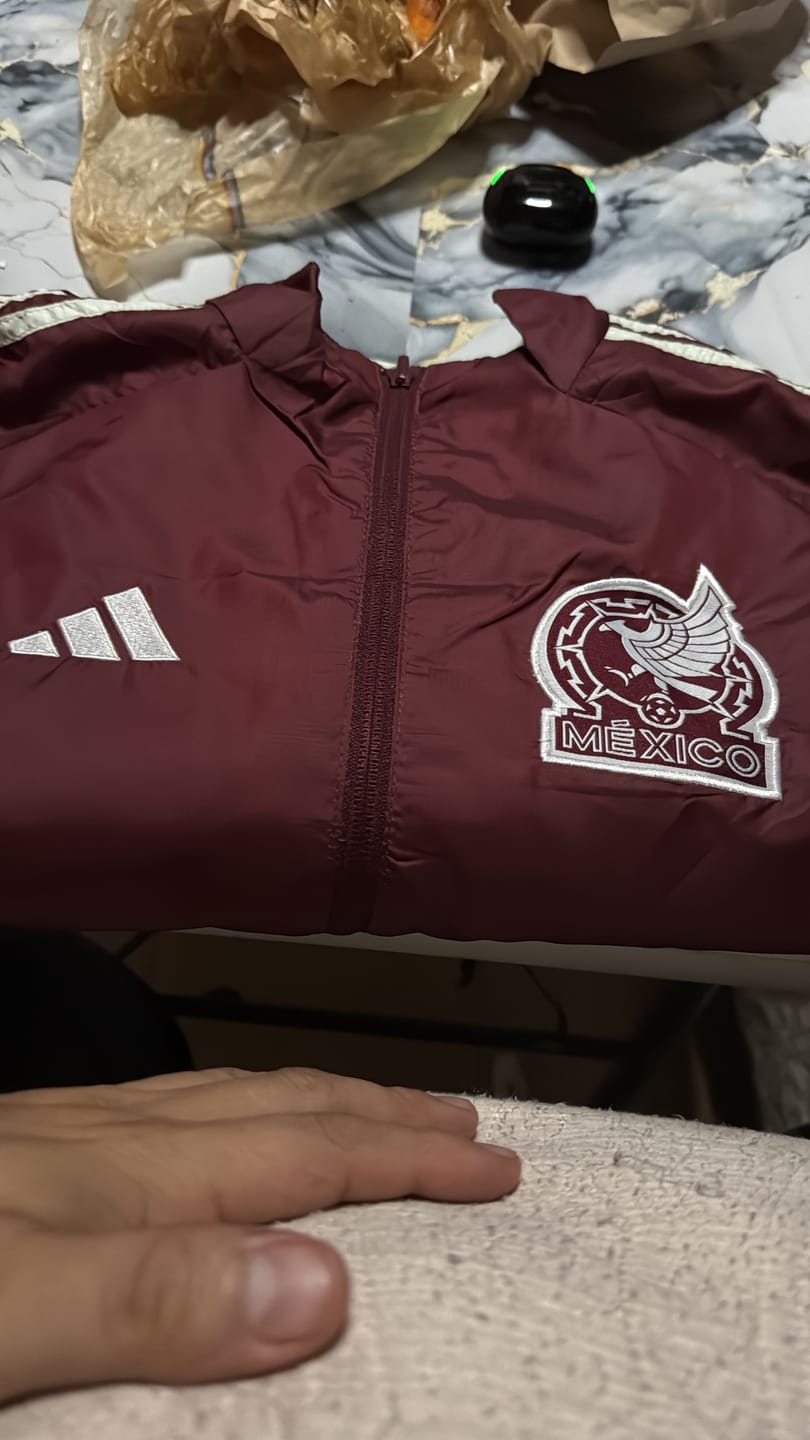 Customer photo review of Abrigo de Doble Cara México 24/25