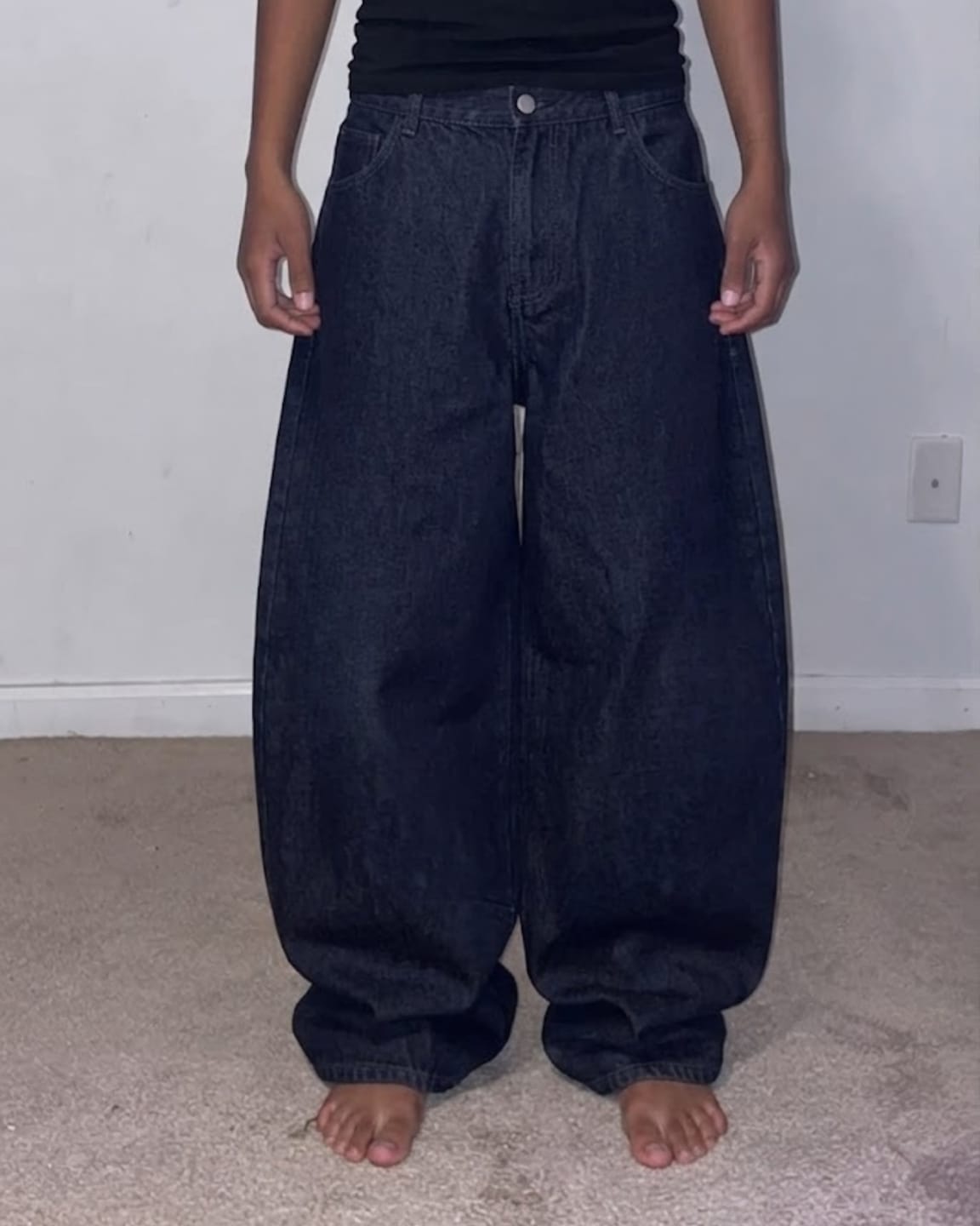 Customer photo review of DARK BAGGY JEANS