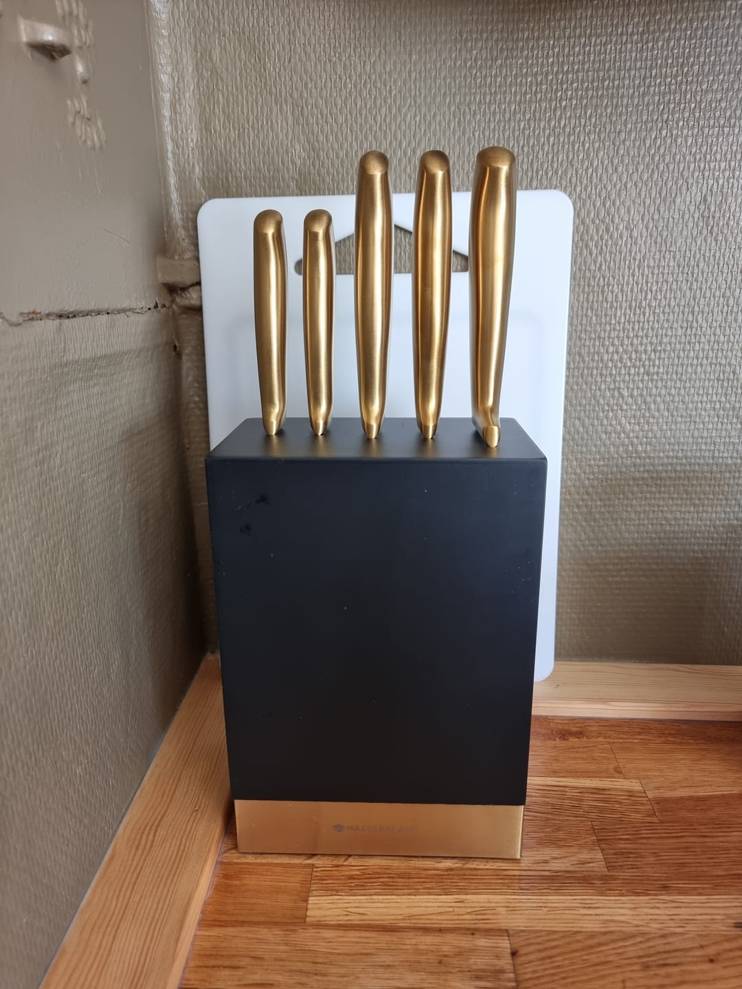 Customer photo review of 5-pk Knivsett med kniver og knivblokk i sort og messing