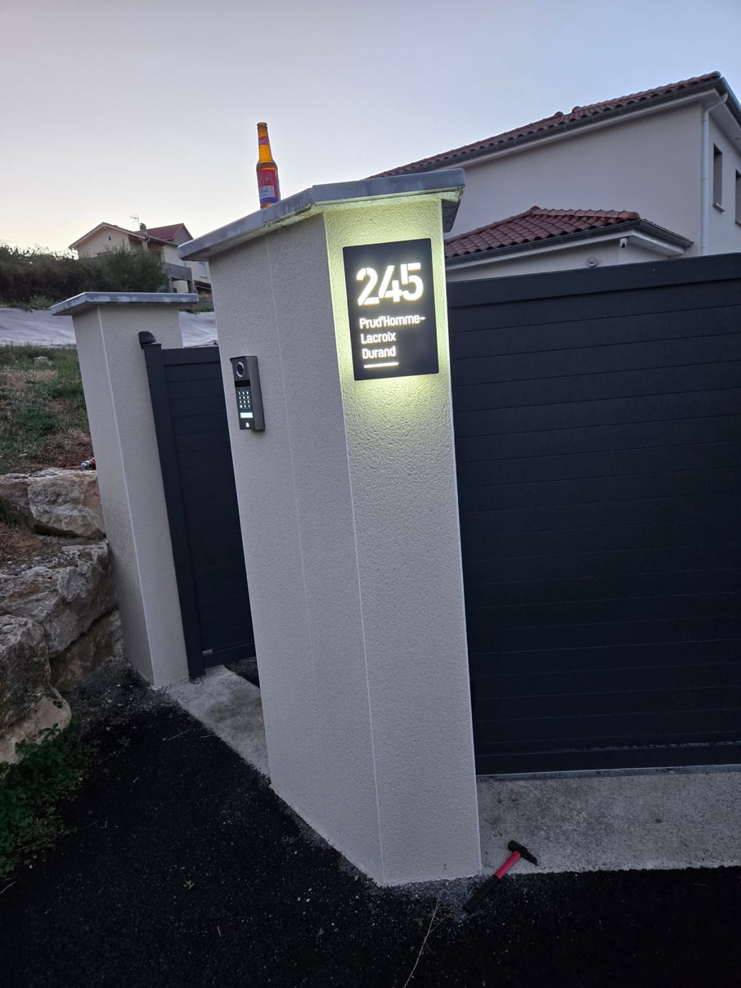 Customer photo review of Numero civico e testo luminoso modello Lux Vertical