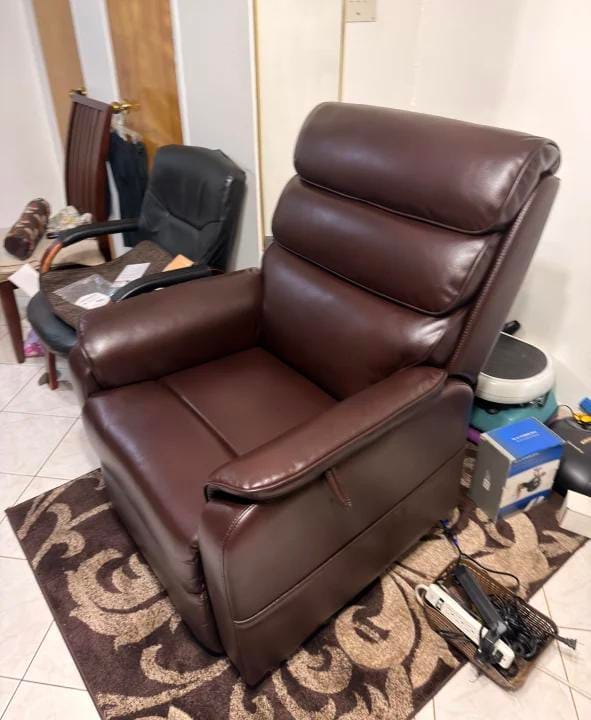 Customer photo review of 9188E Big Man Power Lift Recliner – Dual Motor, 400LBS, Lay Flat, Heat & Massage