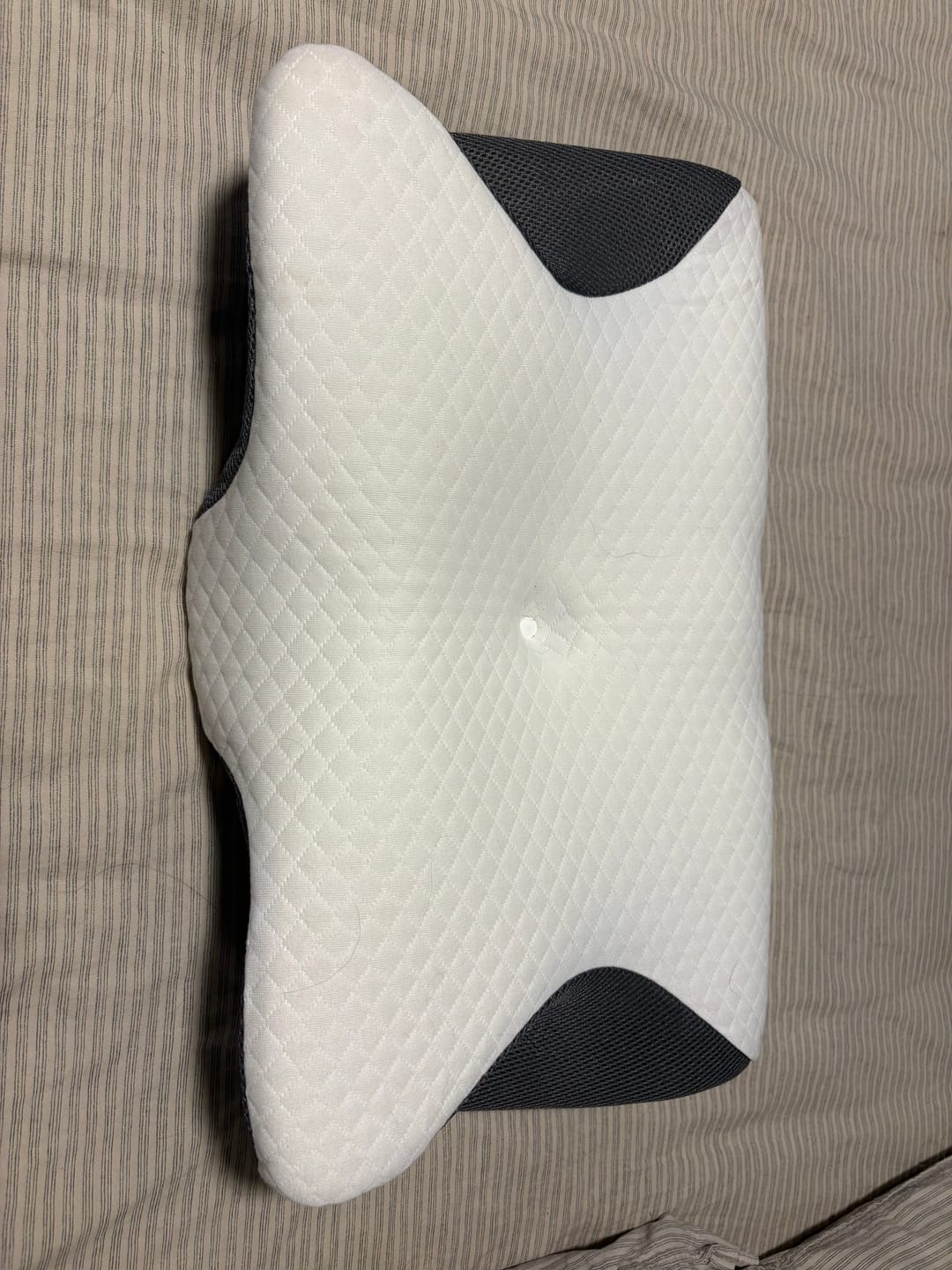 Customer photo review of Almohada Cervical Ergonómica Anatómica — Soporte de Cuello y Alineación Cervical