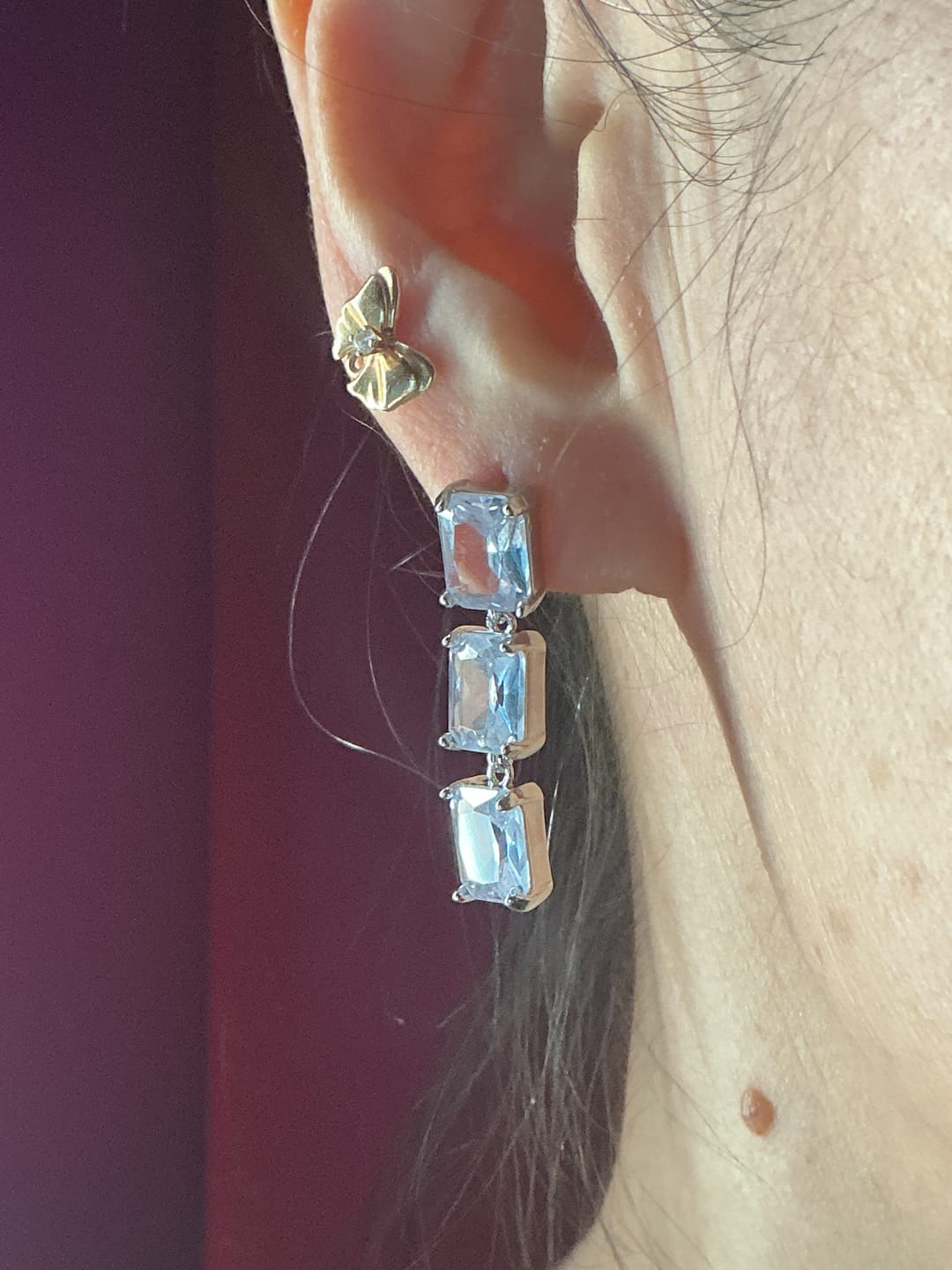 Customer photo review of Par Arete Tira Triple Baguette