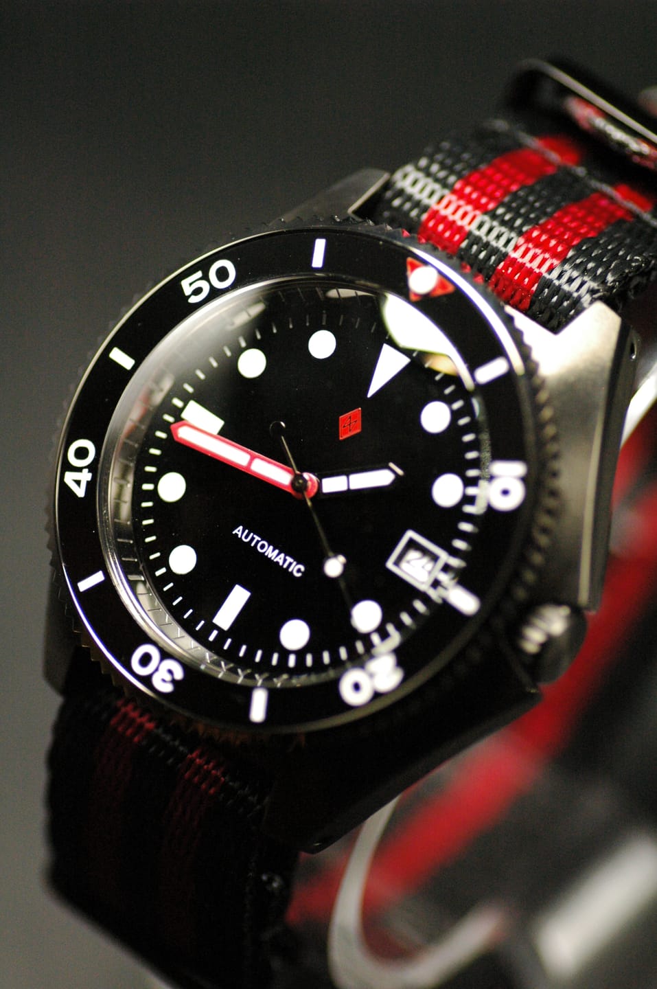 Customer photo review of AlphaShark - Bond Scarlet