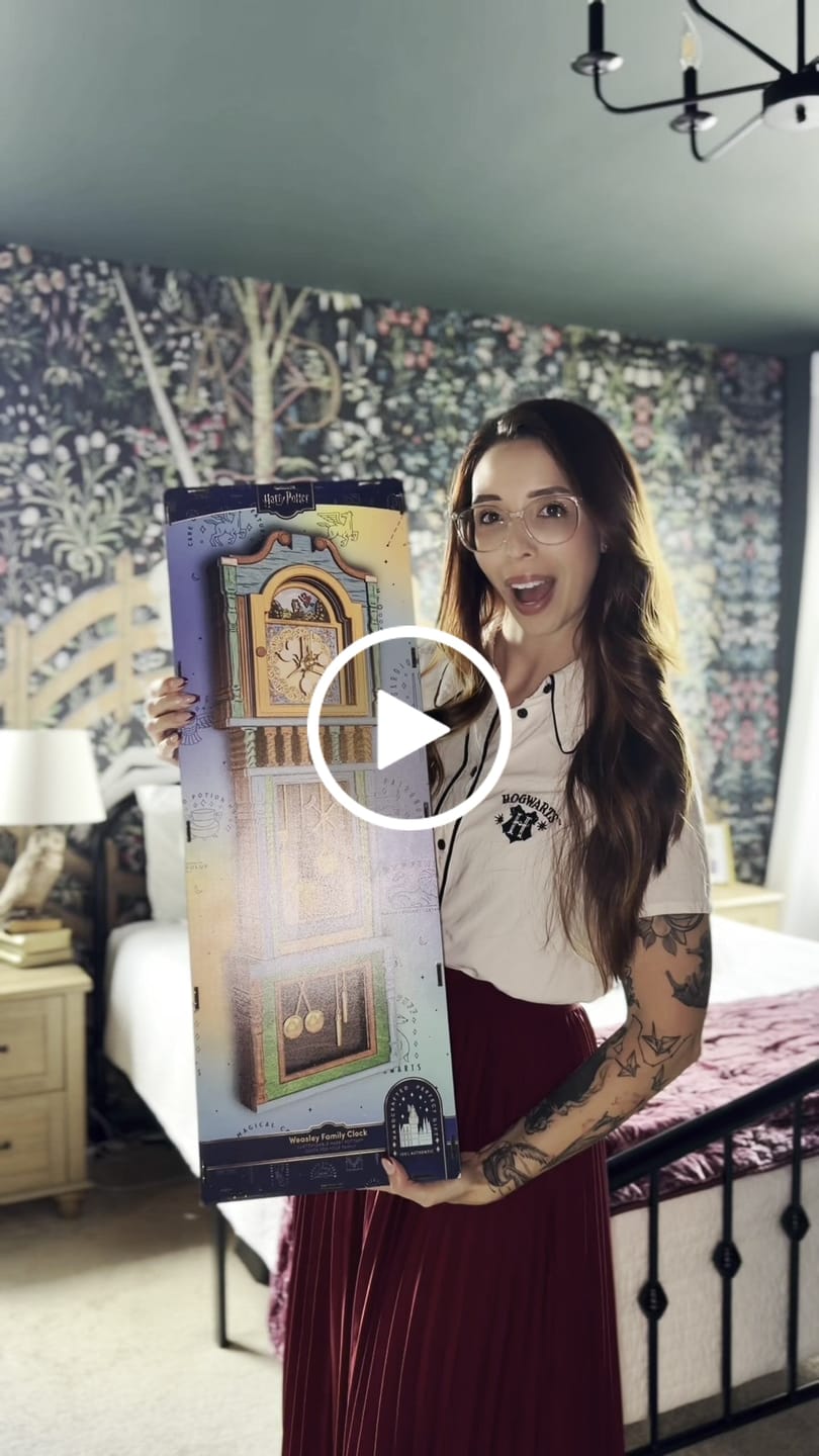 Customer video review of HANDCRAFTED WEASLEY™ MAGICAL 3D WOOD CLOCK - OFFICIALLY LICENSED