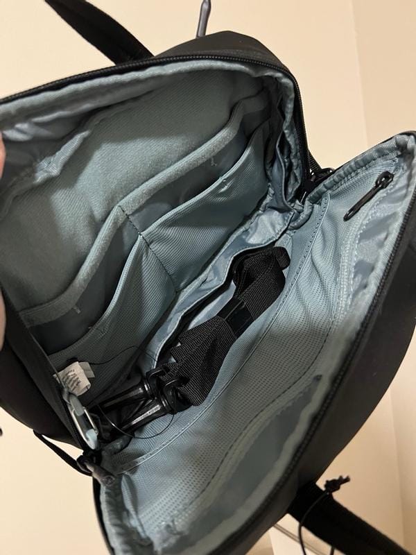 Customer photo review of Subterra Crossbody Torbica L
