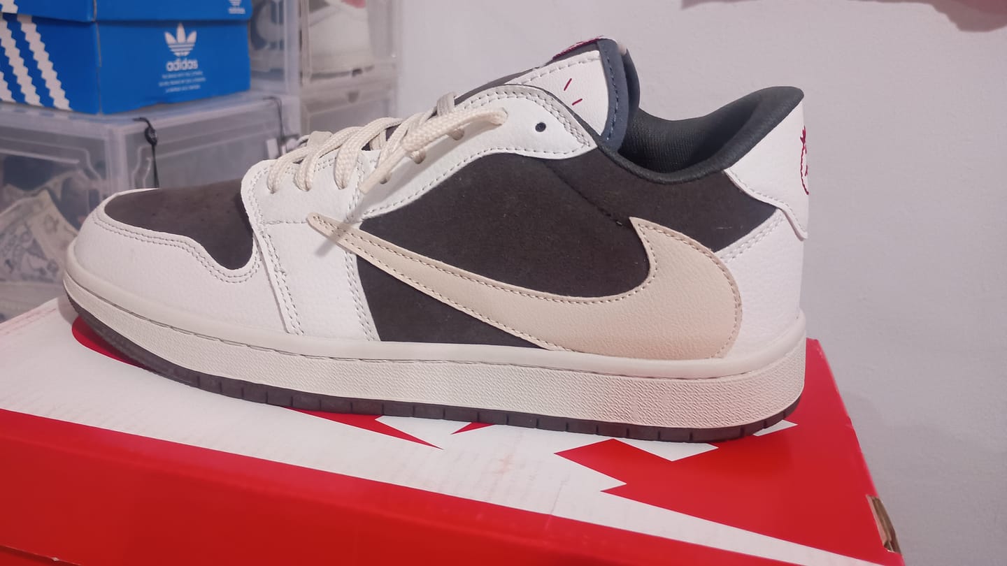 Customer photo review of Tenis Travis Low Reverse Moca