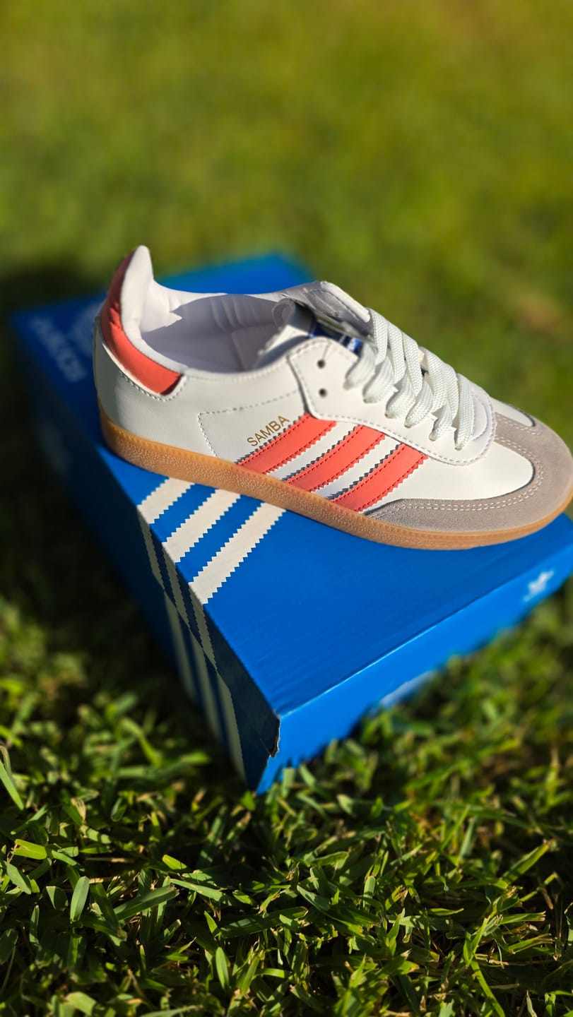 Customer photo review of Tenis Smb Blanco Coral