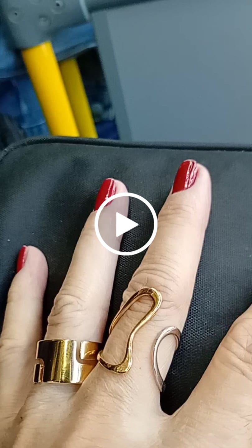 Customer video review of Anel Cruzado Minimal Ajustável Banhado em Ouro 18K